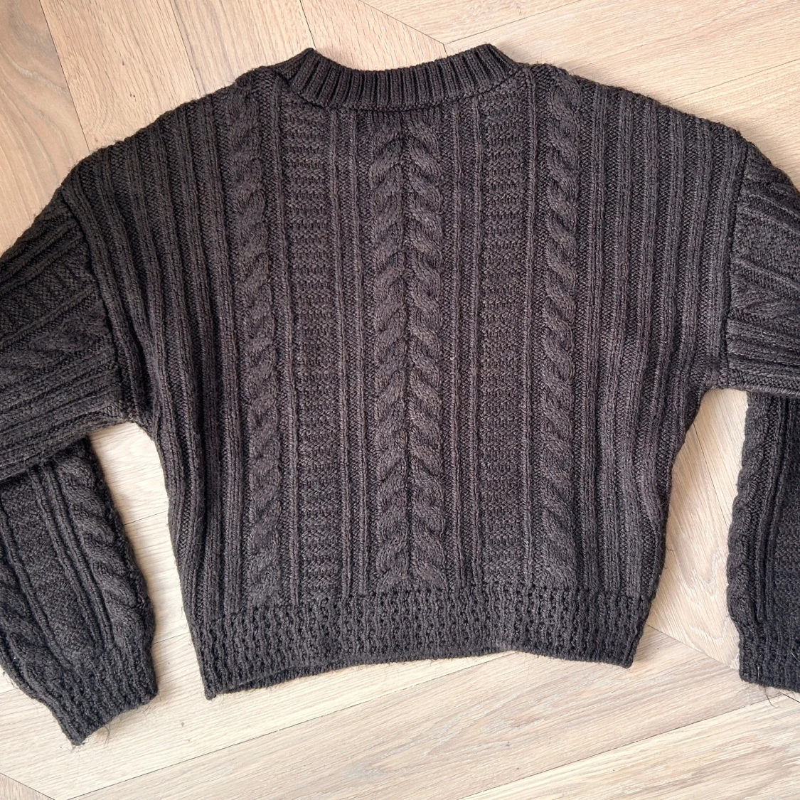 Brun stickad tröja - 3