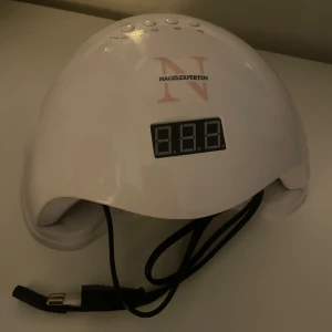 Nagelexpertens uv/led lampa - Aldrig använd. 48e led/uv lampa. Orginalpris 599kr