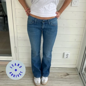 Wrangler jeans - Lågmidjade Wrangler jeans i storlek S, midjemått: 38x2 cm innerbenslängd: 76 cm