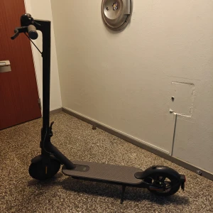El scooter Mi Xiaomi 3 - Säljer El scooter i fin skick fungerar utmärkt inga konstigheter, kör i 20 km/h . Hämtas i Sollentuna 