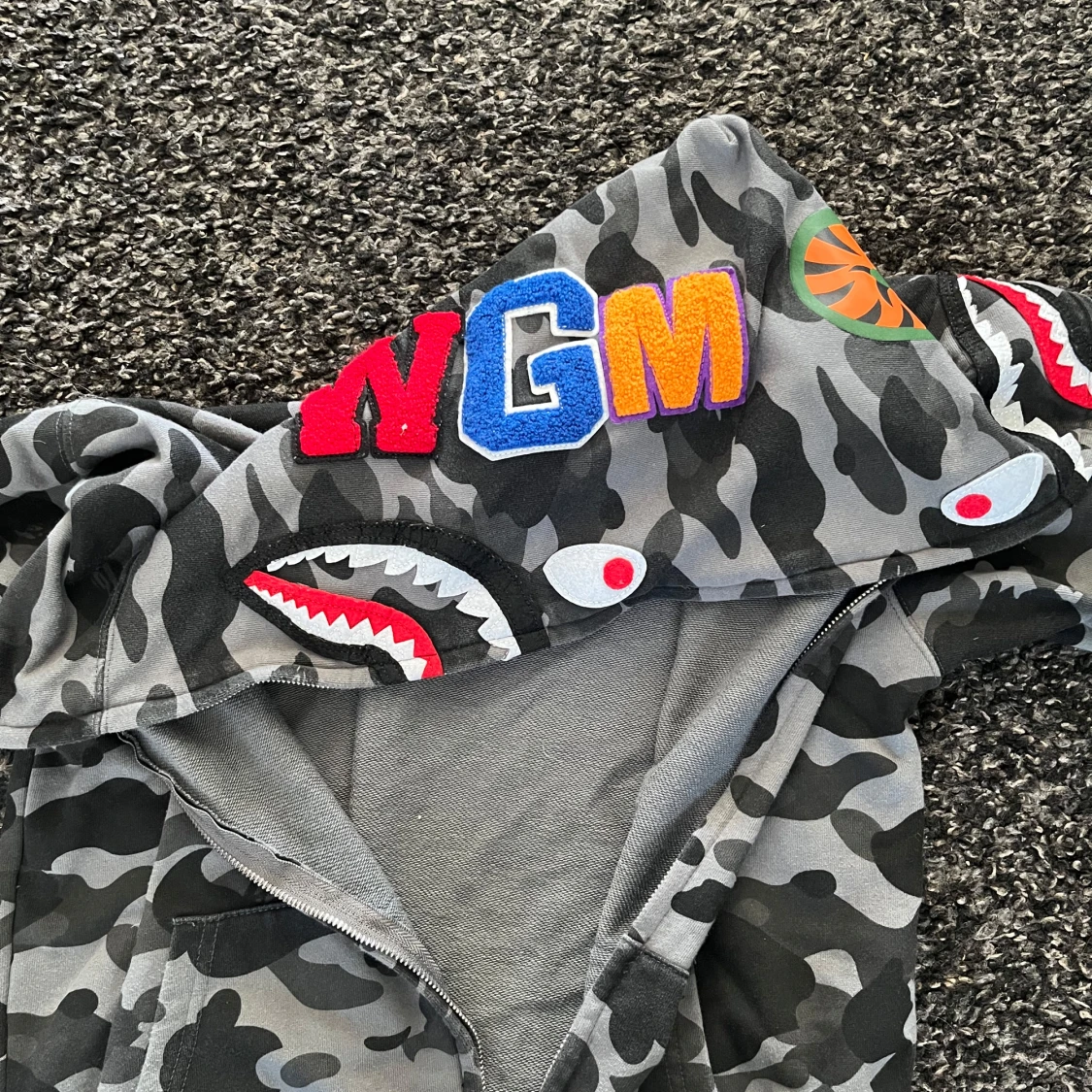 Grå/svart BAPE full zip hoodie - 2