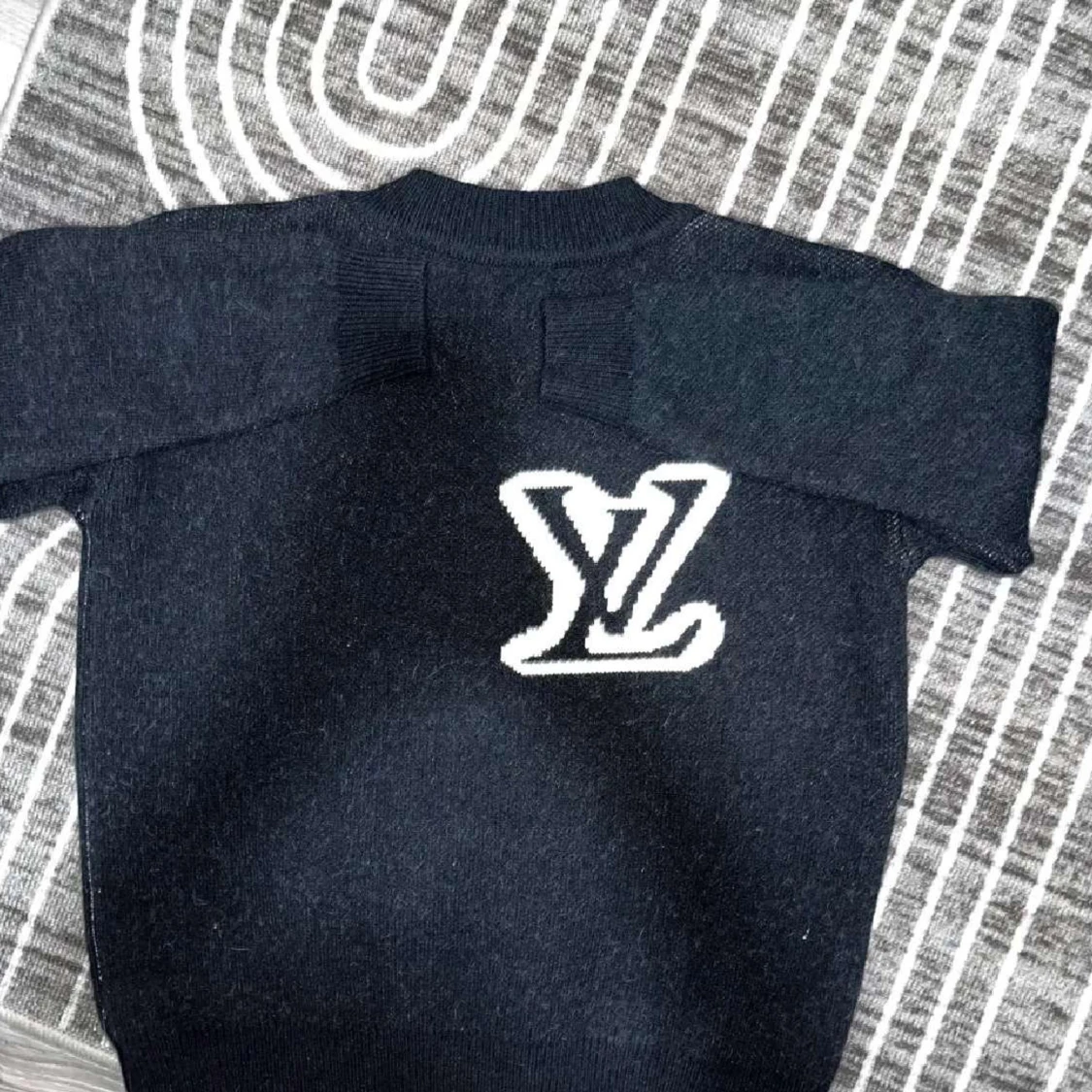 Svart tröja från Louis Vuitton - 2