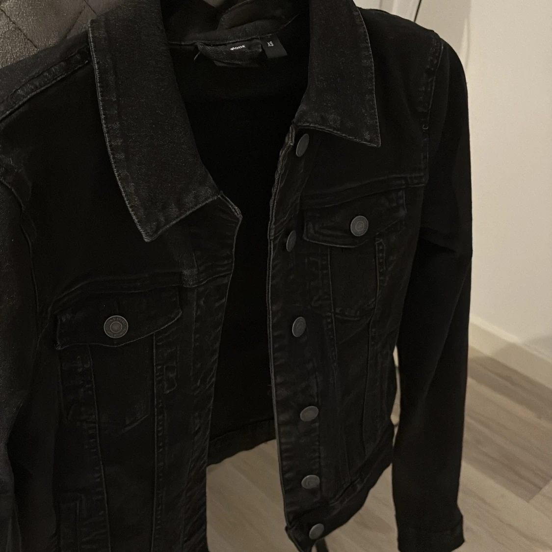 Svart jeansjacka från Vero Moda - 2