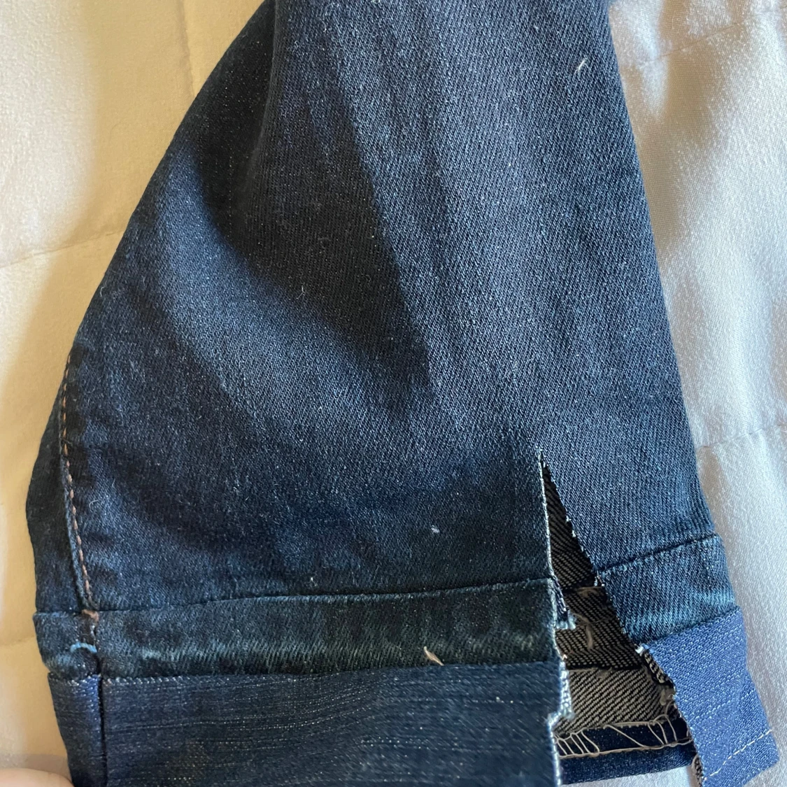 Mörkblå jeansbyxor