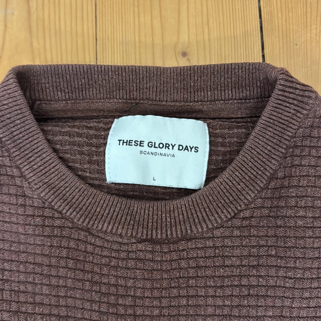 Brun stickad tröja från These Glory Days - 2
