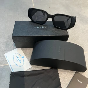 Prada glasögon - Nya säljs kan förhandla✅