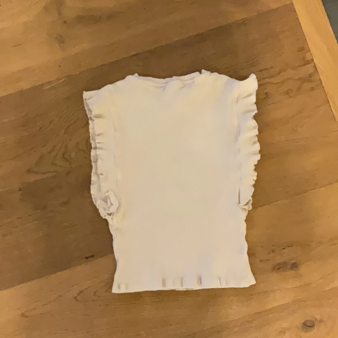 Vit ribbad topp med volang från Zara - 1