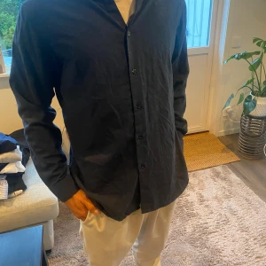 Massimo dutti skjorta - En jättefin skjorta ifrån Massimo dutti🤩stl Medium         Nypris 1300kr vårt pris 229