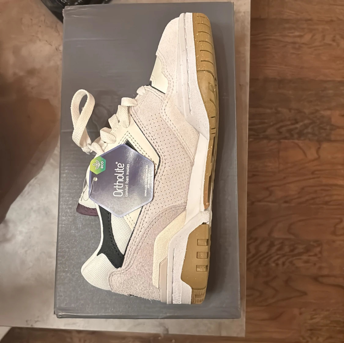 New Balance 550 sneakers i beige och svart - 2