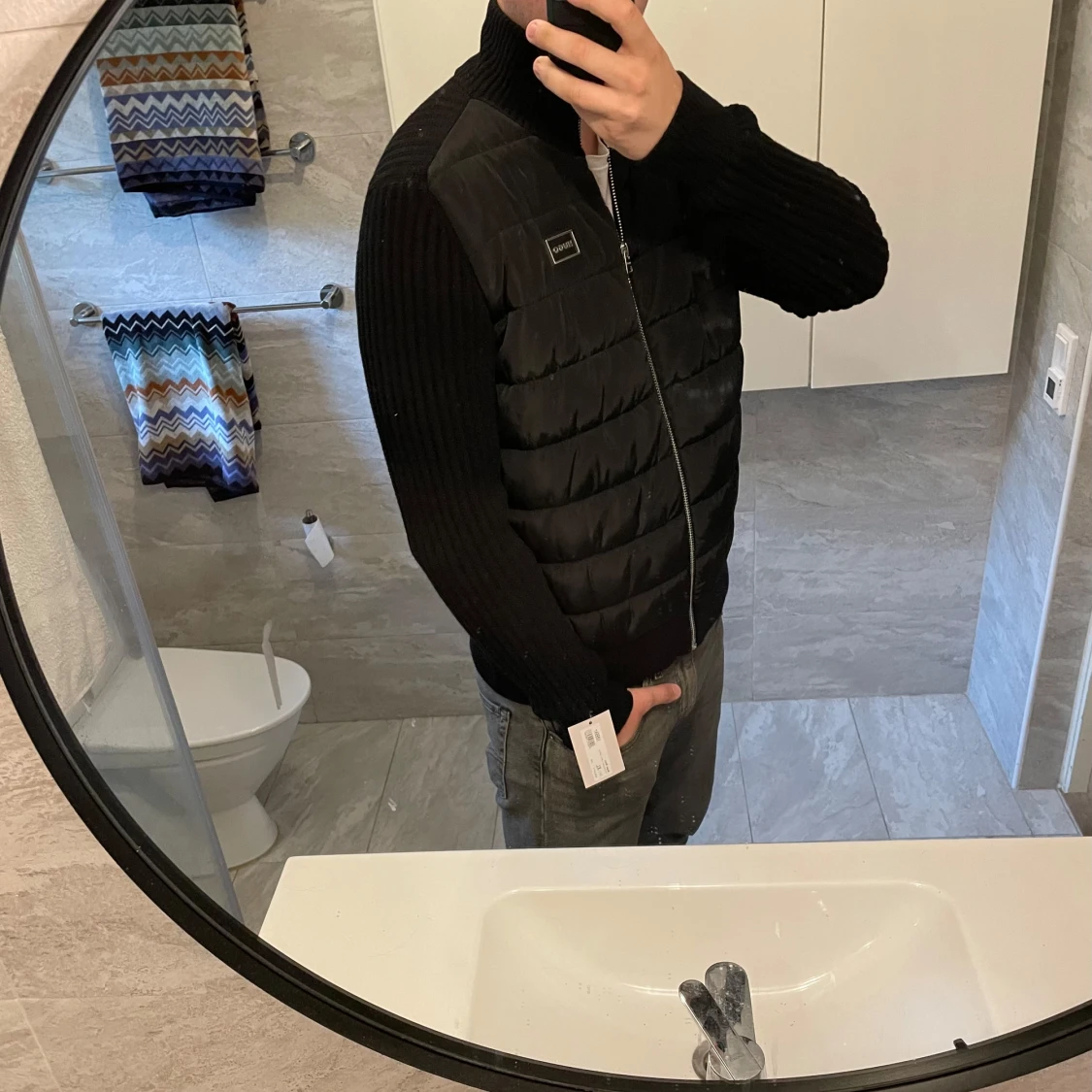 Svart pufferjacka från Hugo - 1