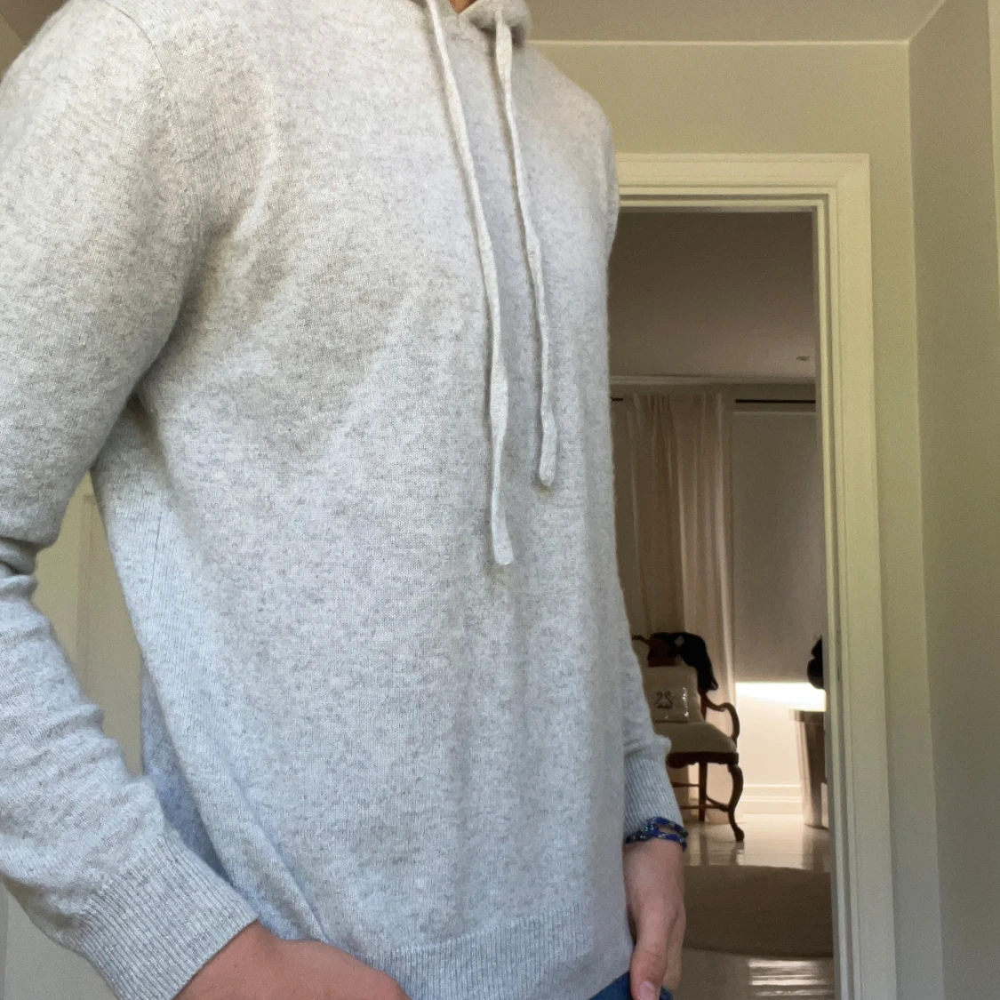 Ljusgrå hoodie i kashmir från Venzo - 1