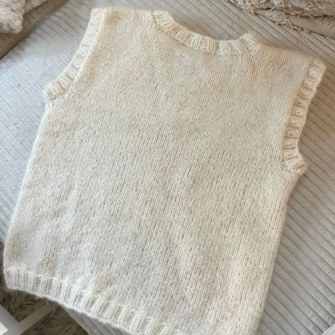 Vit stickad väst - 1