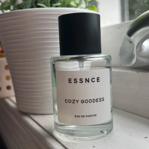 ESSNCE Cozy Goddess Eau de Parfum - Halva kvar ungefär se bild💖