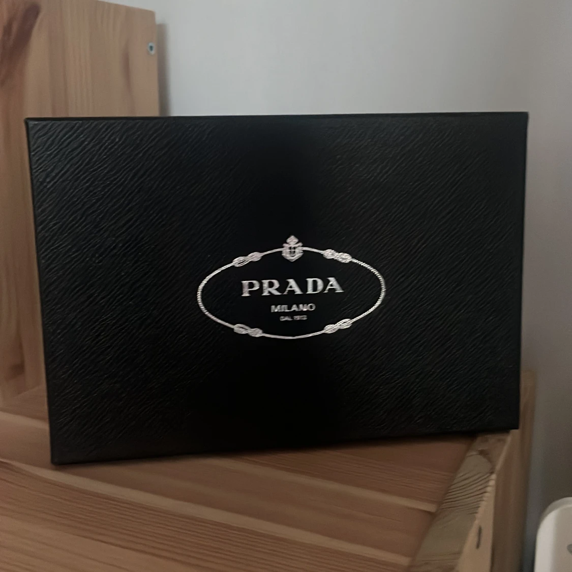Svart ask från Prada Milano