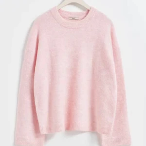 Ljusrosa stickad tröja - Ljusrosa stickad tröja från Gina. Slutsåld. Superbra skick💕💕