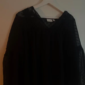 Svart långärmad blus från Vero Moda  - Superfin svart långarmad blus från Vero Moda som endast använd 1-2 gånger🙌🏼🌸🌸