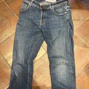 Jacob cohën Jeans - Tja säljer nu ett par feta Jacob cöhen Jeans riktigt sjysta och sitter jätte bra de är i nyskick och jag vill bara ha 999kr för dom och vid en snabb afär kan vi diskutera pris