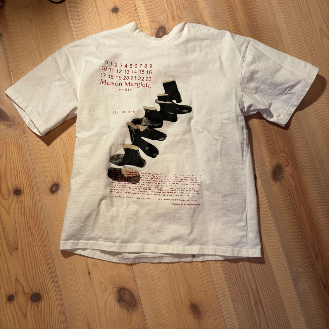 Vit t-shirt från Maison Margiela passar L och XL