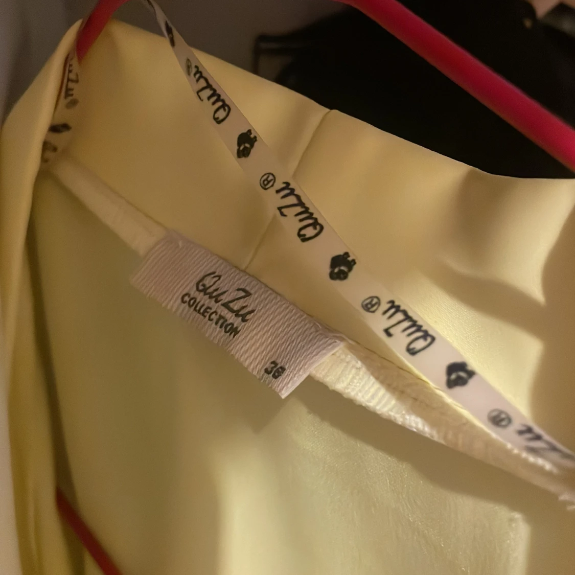 Ljusgul kavaj från Chi Zu Collection - 2