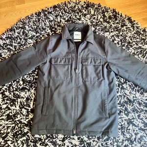 Donner jacka - Säljer då jag inte använder den längre, kontakta för frågor.