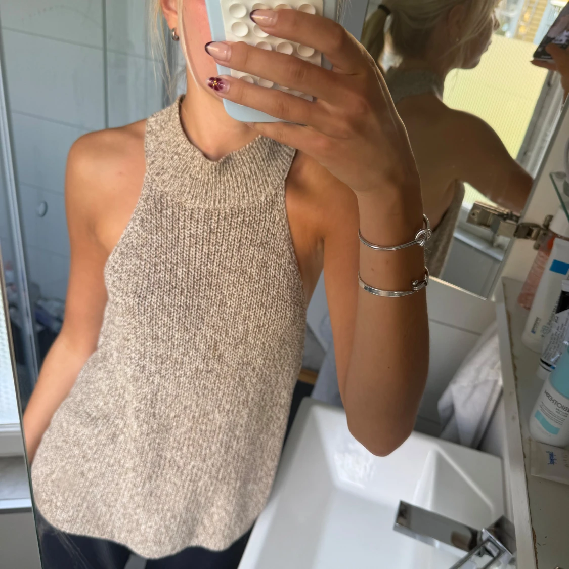 Beige stickad ärmlös halterneck topp