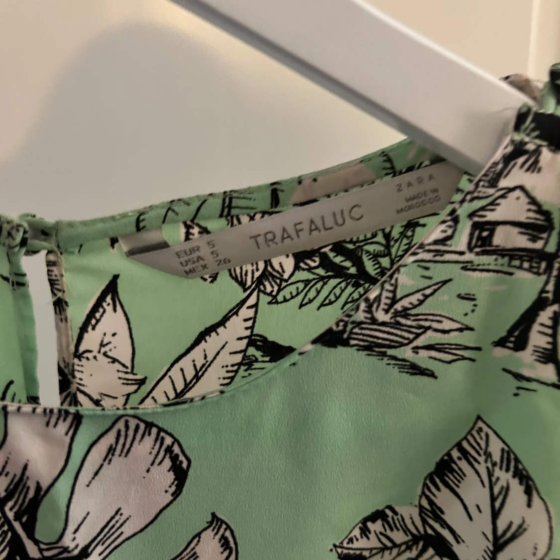 Mintgrön blommig klänning Zara Trafaluc - 1