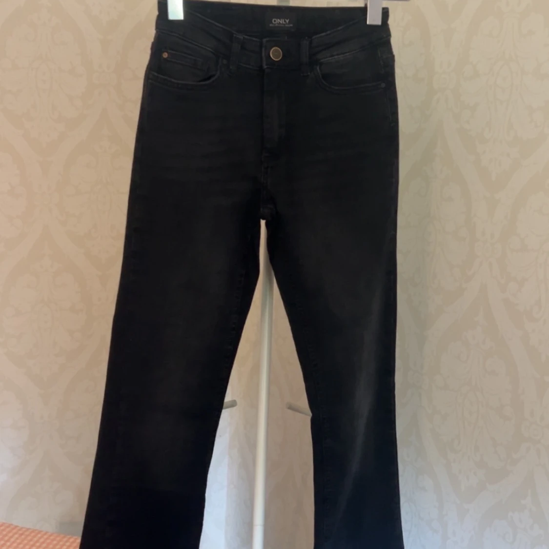 Svarta jeans från ONLY, storlek S