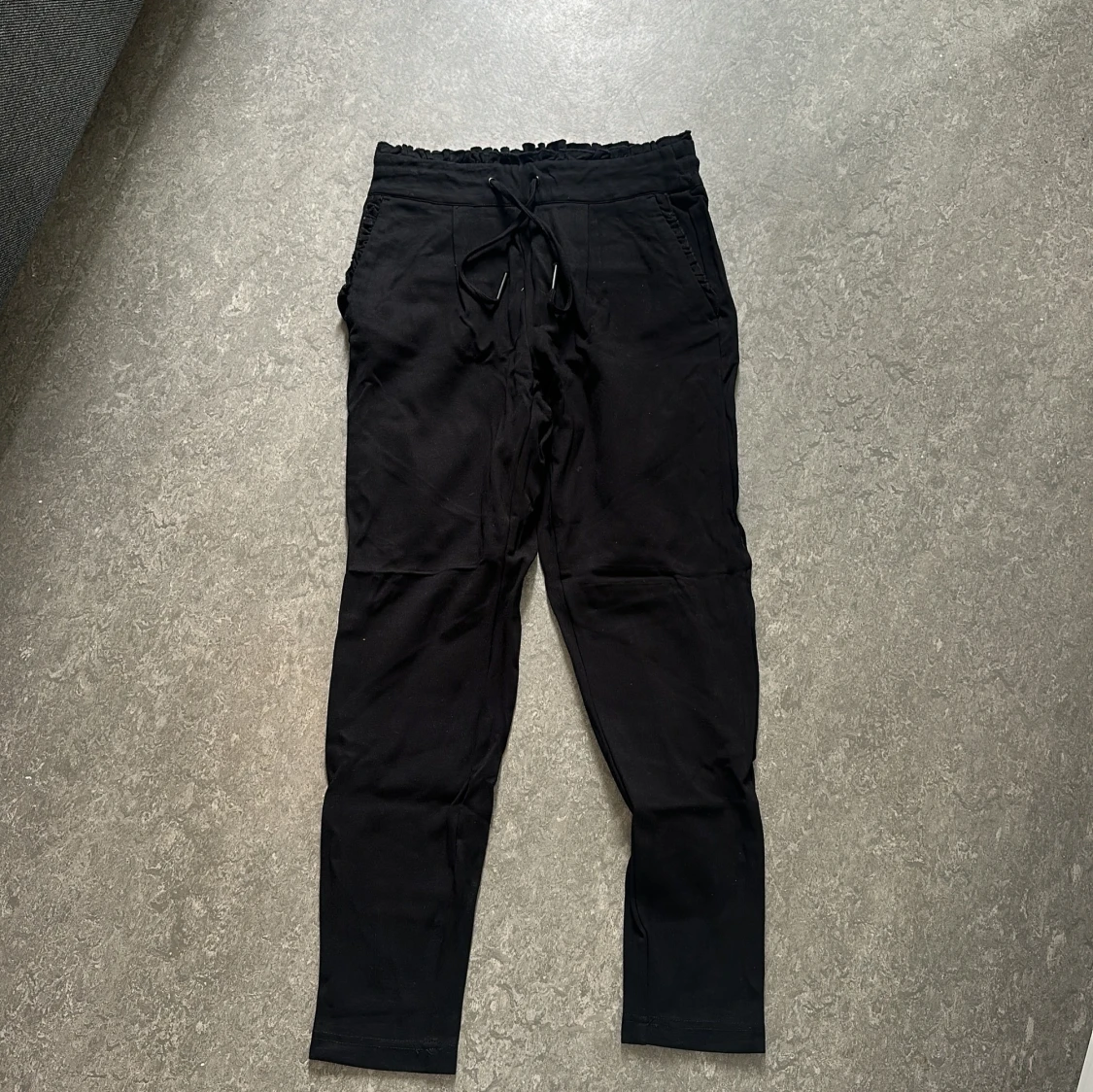 Svarta mjukisbyxor från ONLY