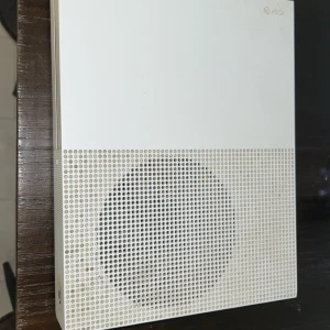 Xbox 1  - Xbox säljs. Fungerar helt fel fritt. Pris kan diskuteras. 