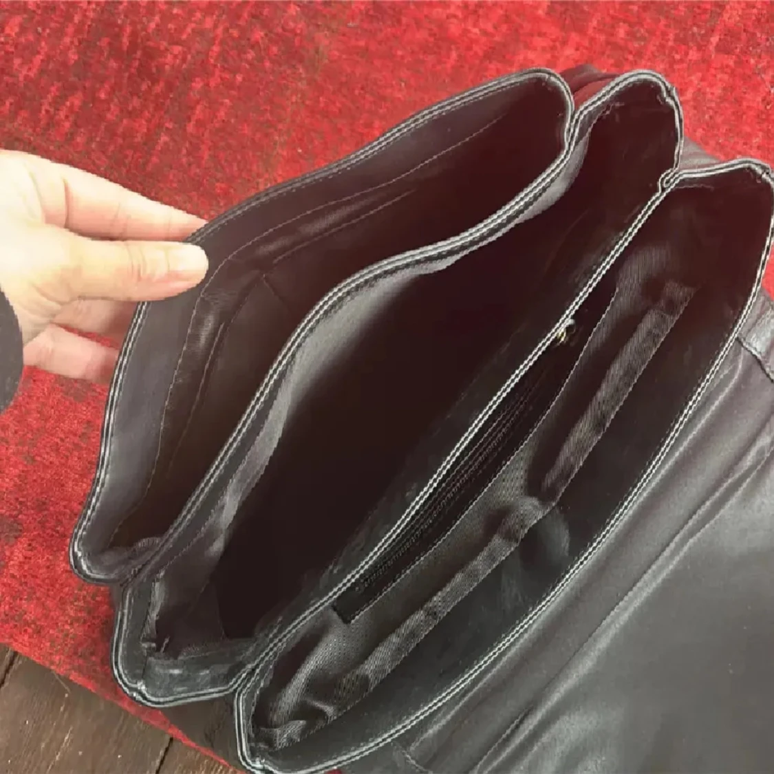 Svart handväska med leopardmönster - 3