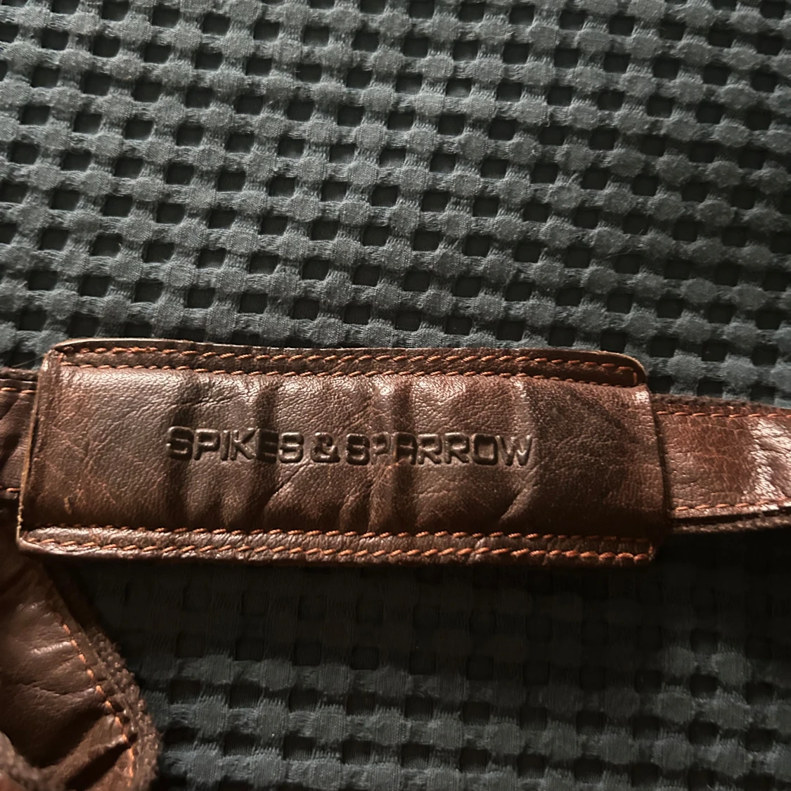 Brun axelväska från Spikes & Sparrow - 1