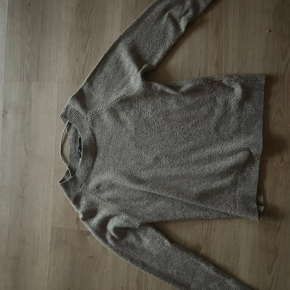 Beige stickad tröja från Vero Moda