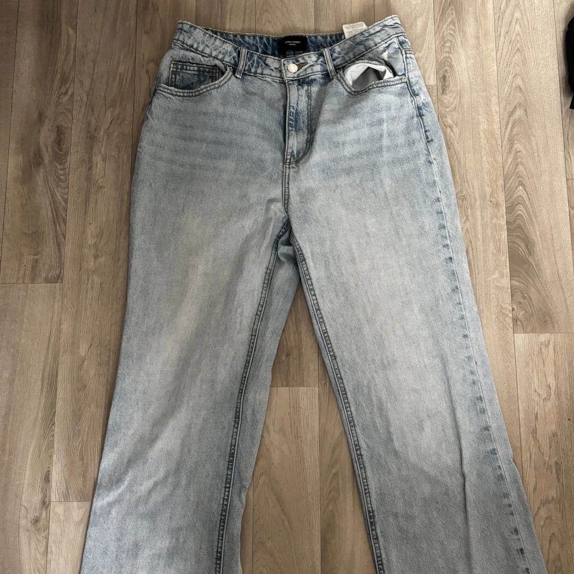Ljusblå raka jeans med vintage vibe - 2