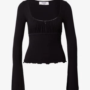 Gullig tröja - Gullig tröja med detaljer i softtouch material från SHYX i strl XS (passar även S)!! Använd en gång och är i nyskick! (Nypris: 455:-)🎀