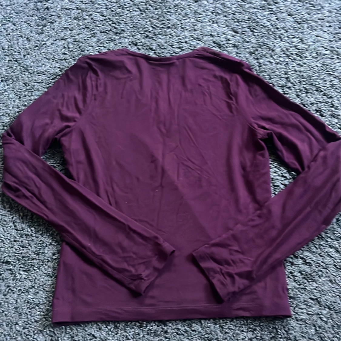 Mörklila långärmad topp med spets - 2