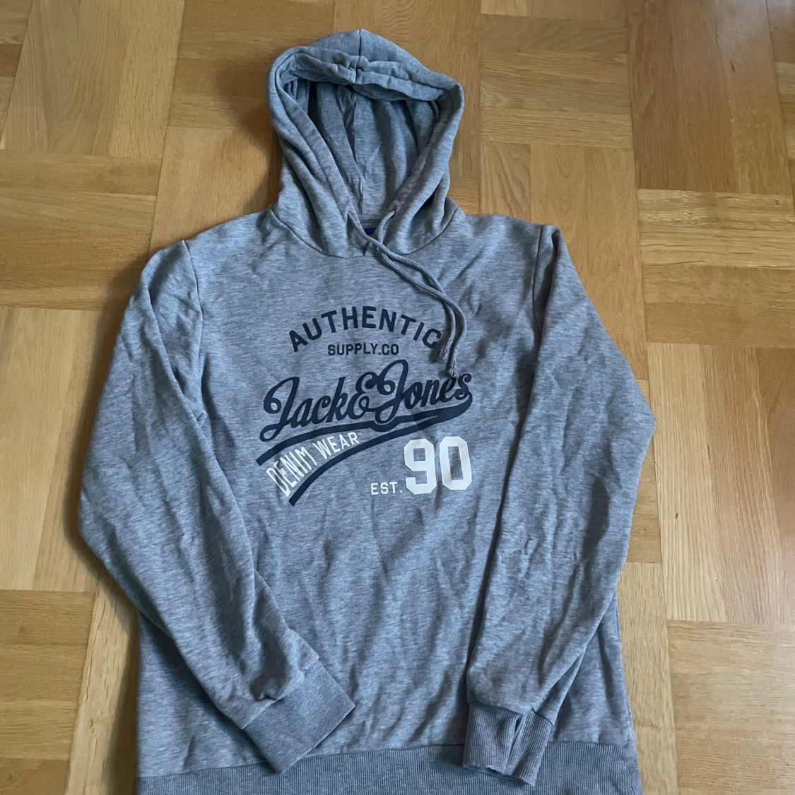 Grå hoodie från Jack & Jones