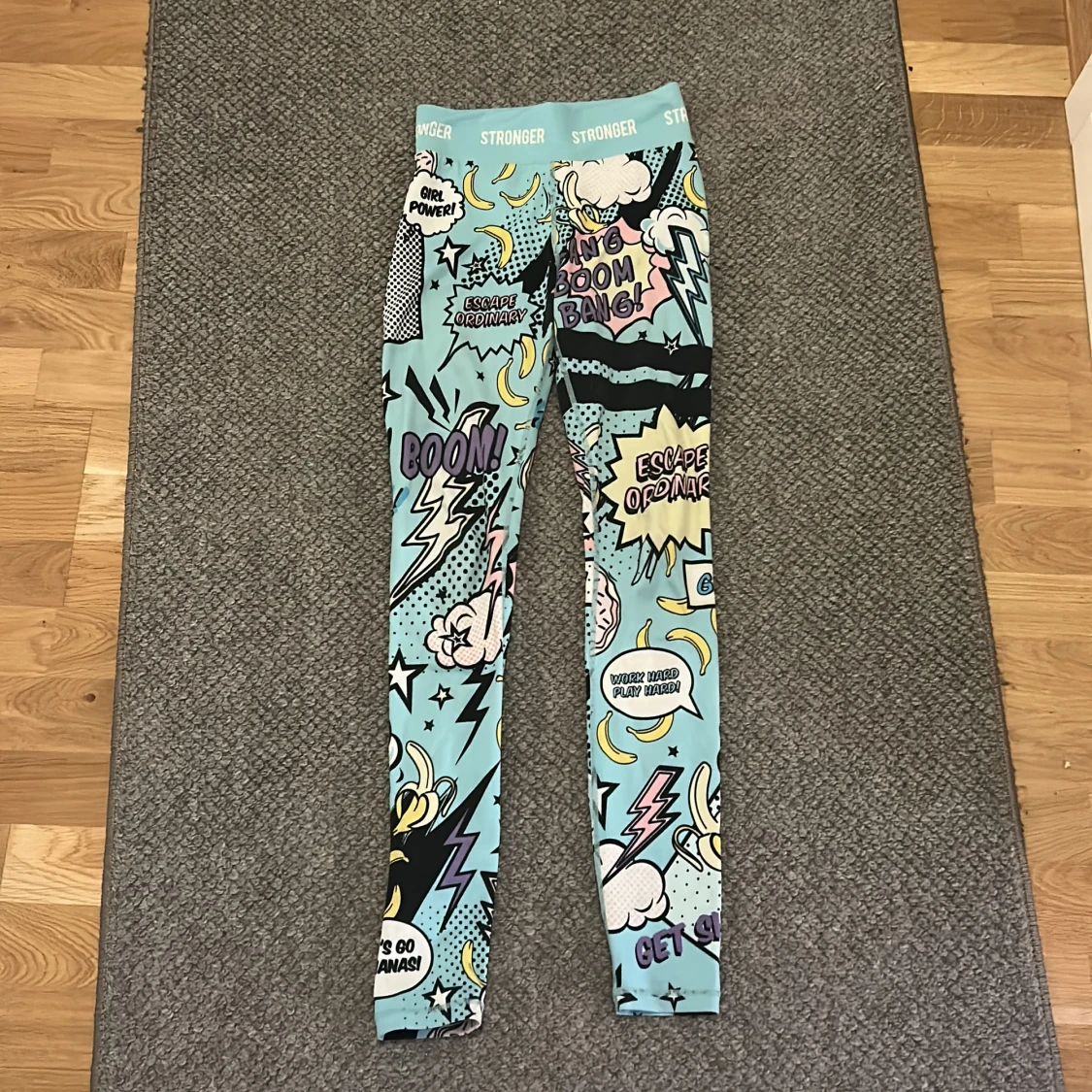 Stronger leggings med pop art-mönster