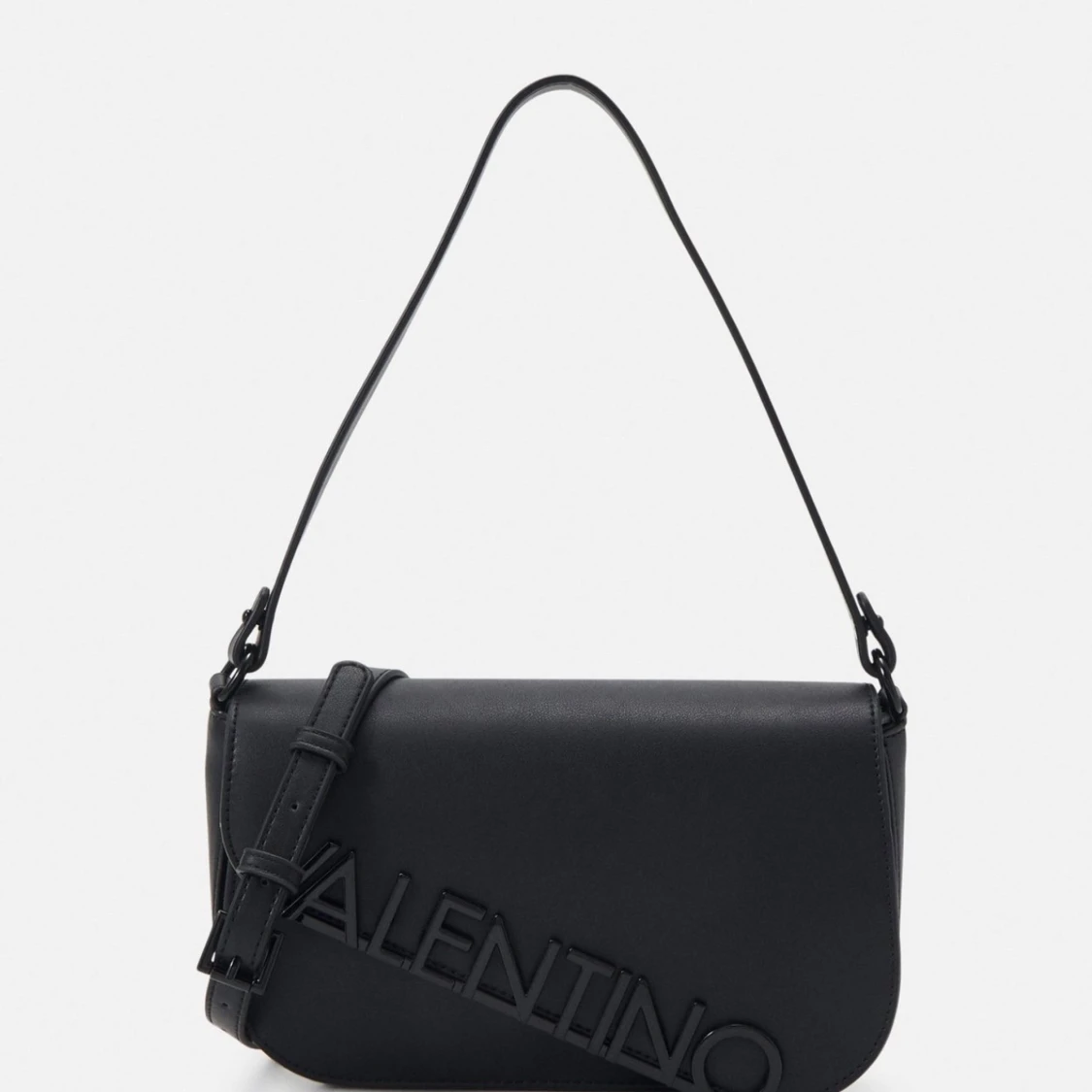 Svart axelväska från Valentino