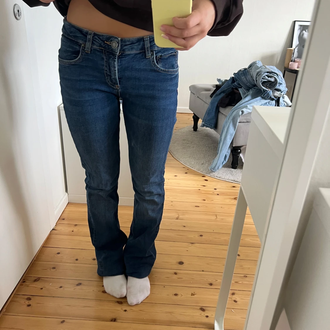 Blå bootcut jeans lågmidjade  - 1