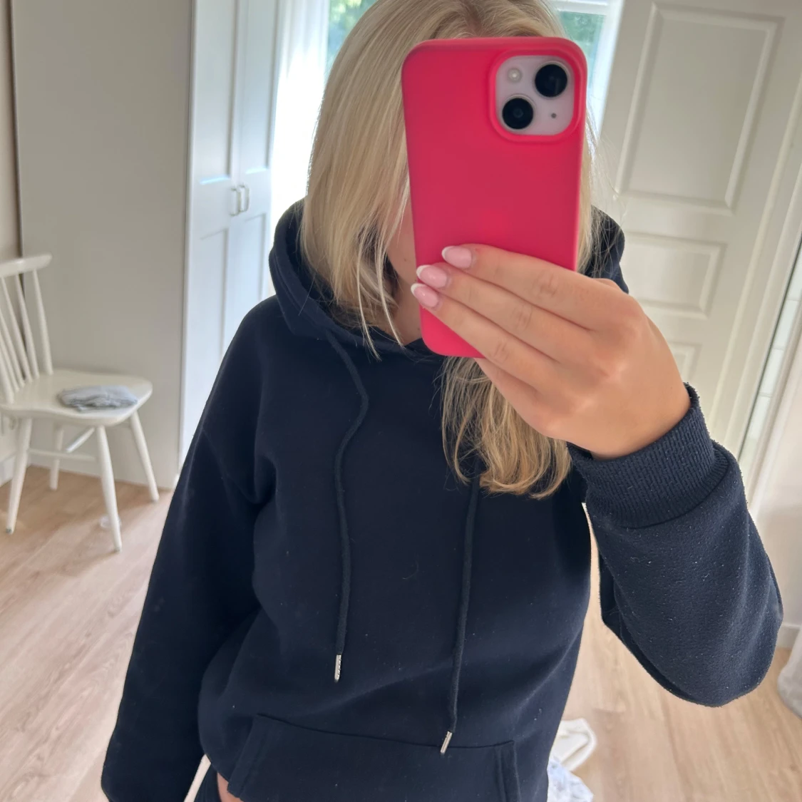 Mörkblå hoodie - 1