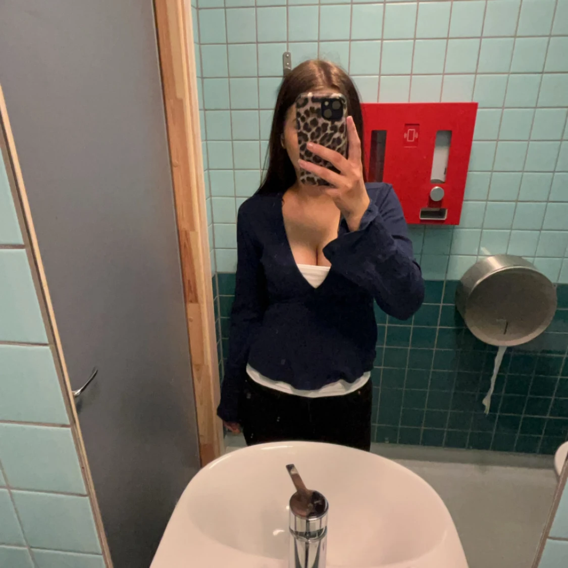 Mörkblå omlottopp med knyt
