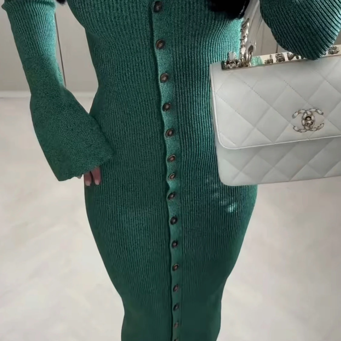 Grön lång stickad klänning från Adoore