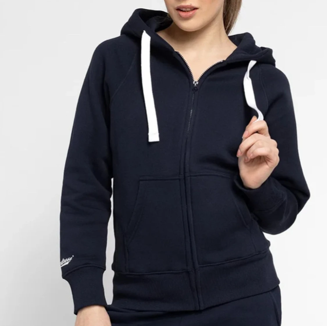 En ny russemerch tröja i storlek M