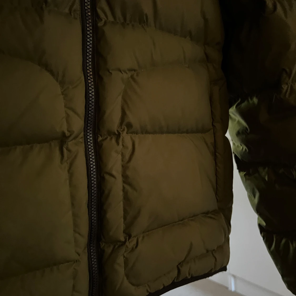 Olivgrön pufferjacka från Henri Lloyd - 1