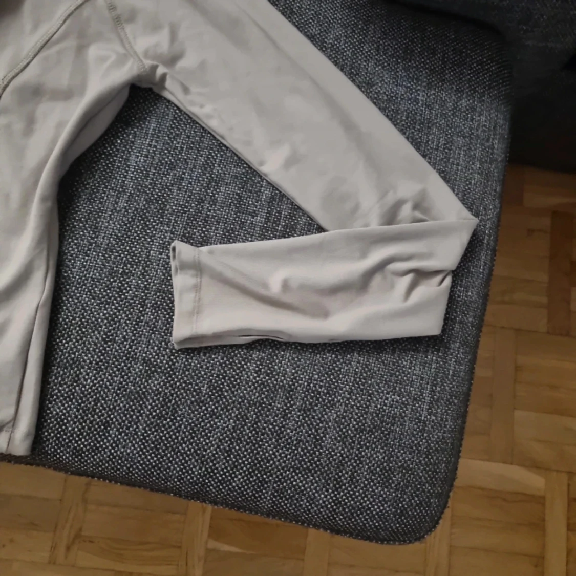 Grå-grön zip-jacka med hög krage - 1