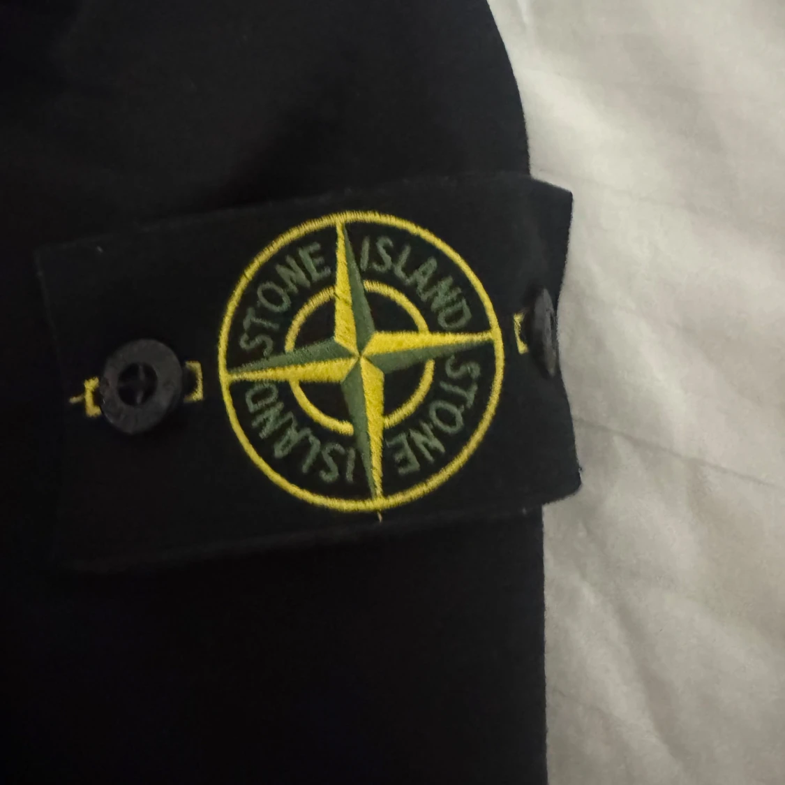 Svart hoodiejacka från Stone Island - 1