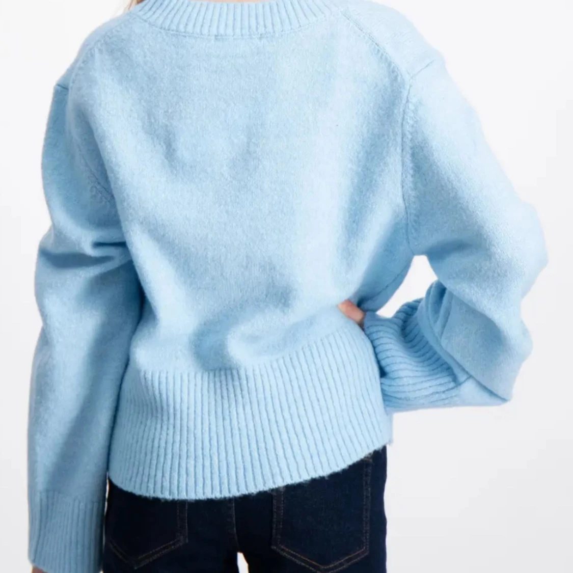 Ljusblå stickad v-ringad tröja - 3