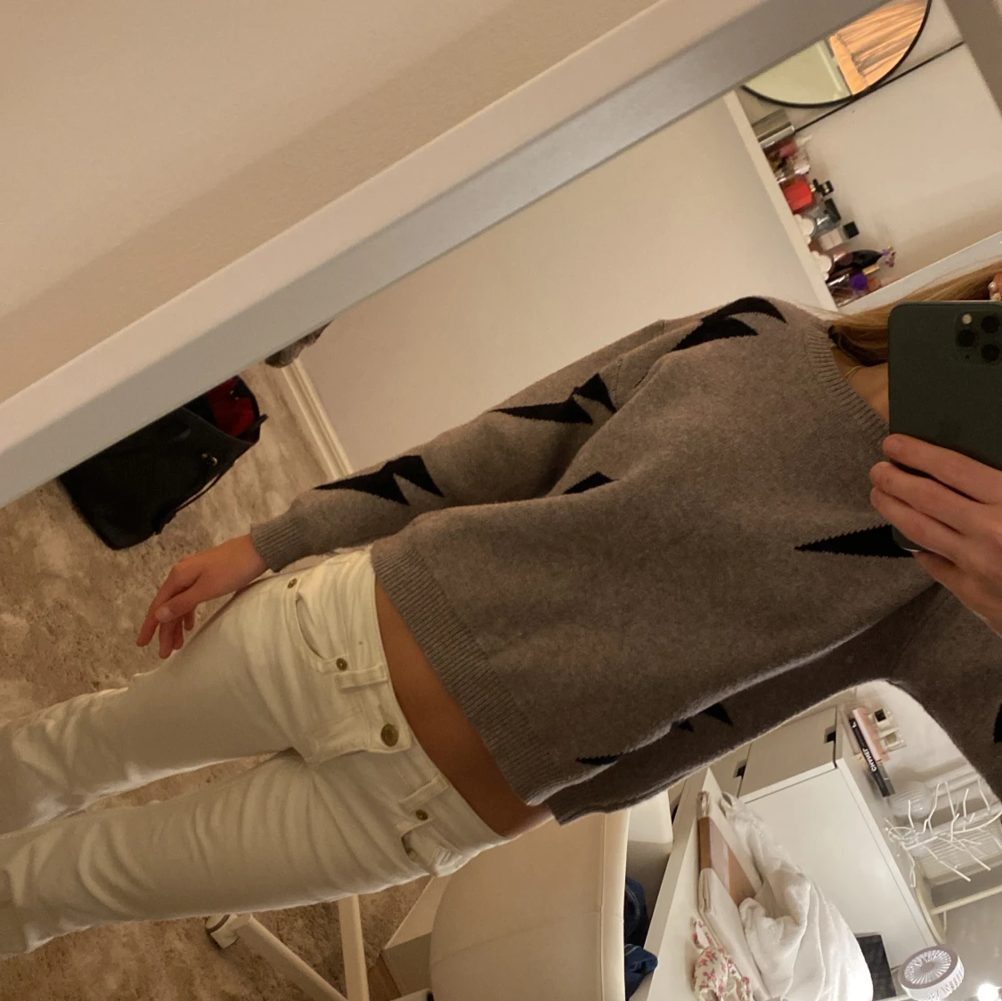 Grå stickad tröja med blixtar - 2