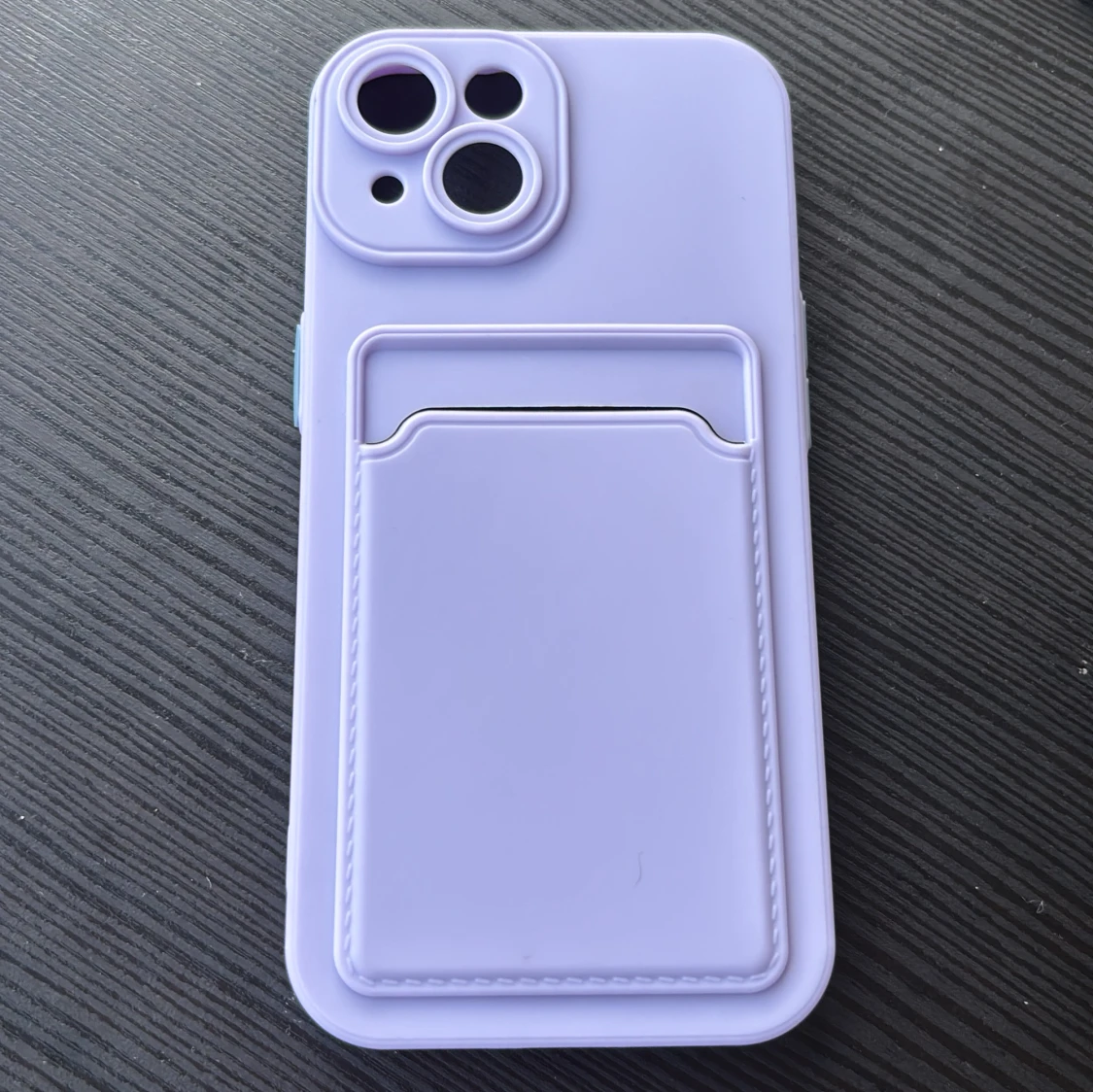 Ljuslila skal iPhone 15