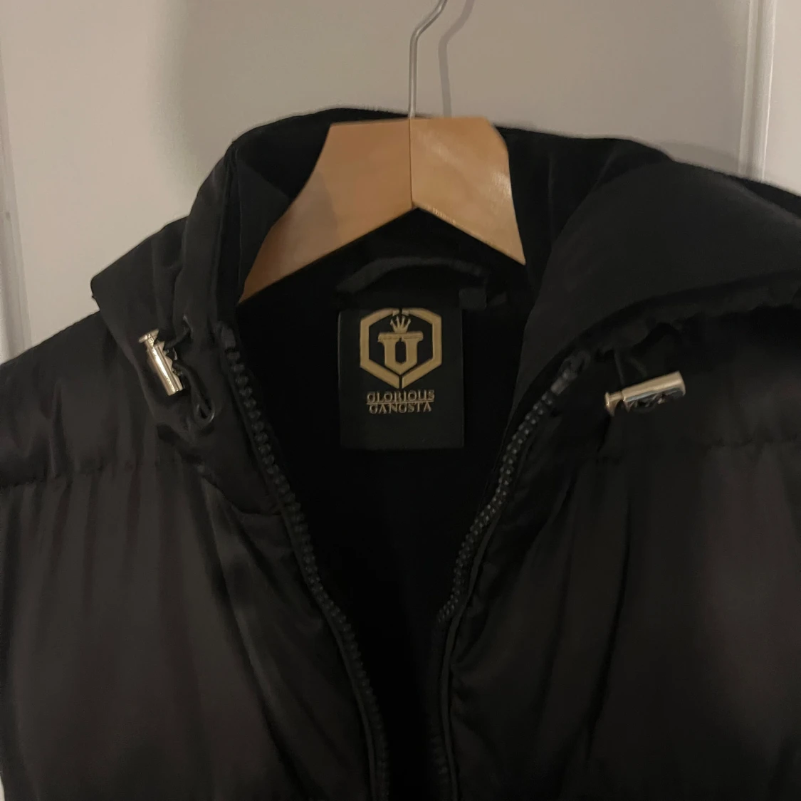 Svart pufferväst från Glorious Gangsta - 4